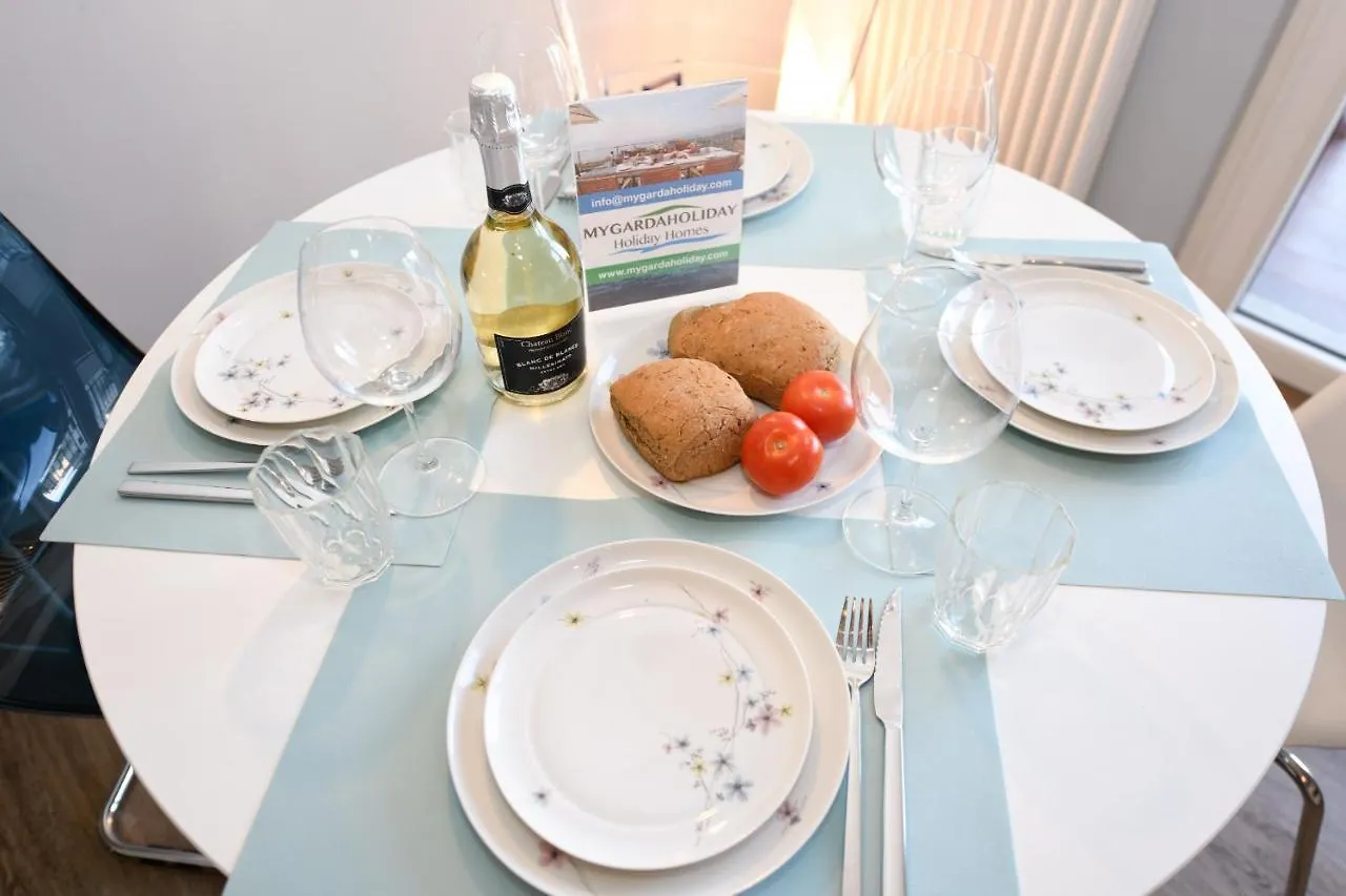 Blue Suite Apartment 시르미오네
