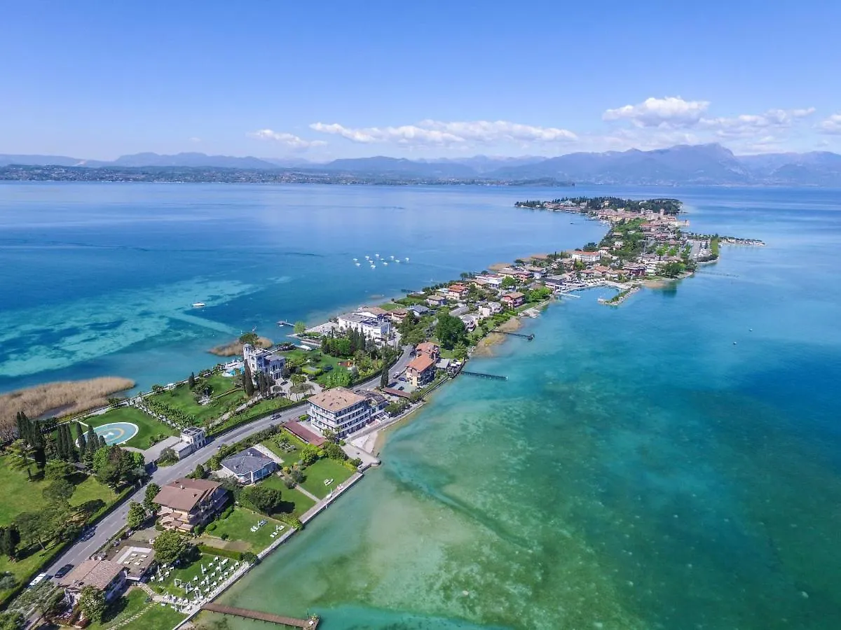 Blue Suite Apartment Sirmione Italy